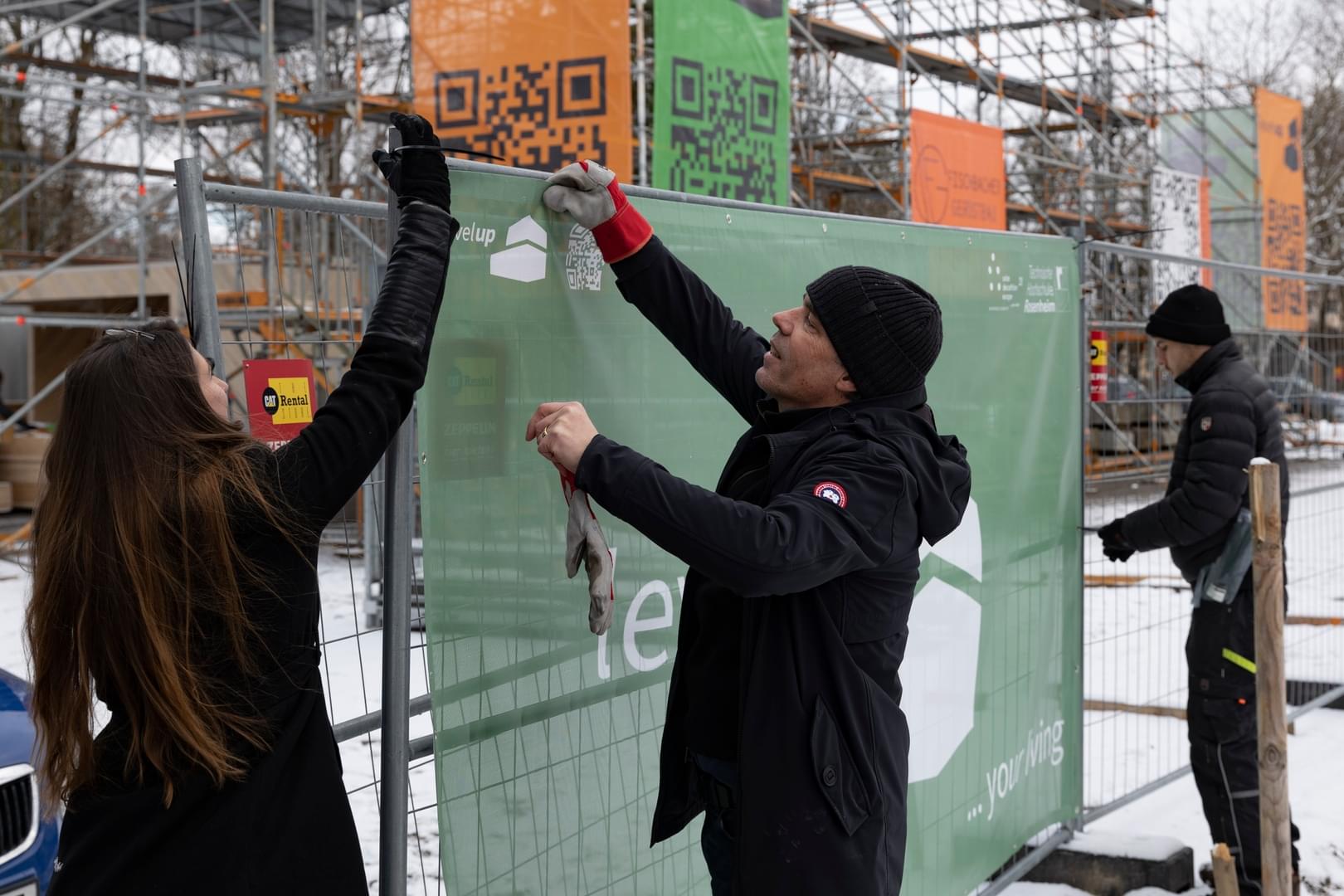 Hanging up the construction site banners by students