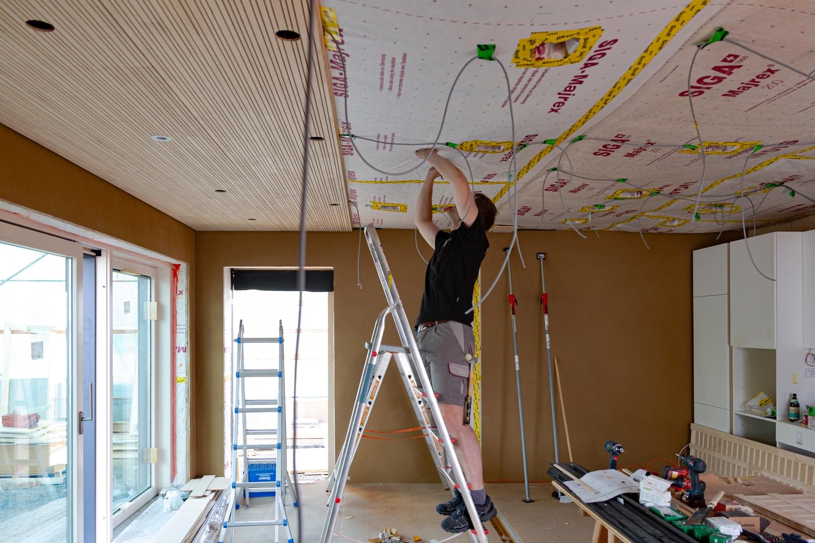 installation of power lines for lighting on the ceiling