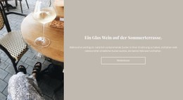 Ein Glas Wein Auf Der Terrasse CSS-Vorlage