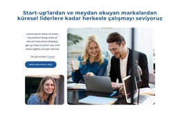 Start-Up'Larla Çalışıyoruz Için Özel Yazı Tipleri, Renkler Ve Grafikler