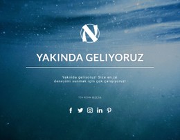 Yakında Geliyoruz Ücretsiz CSS Web Sitesi Şablonu