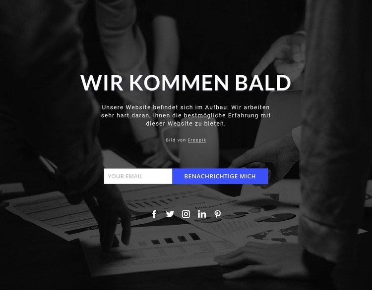 Bald auf dunklem Hintergrund CSS-Vorlage