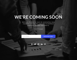 Bientôt Sur Fond Sombre Modèle De Mise En Page CSS