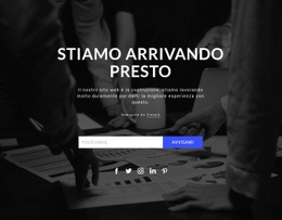 Prossimamente Su Sfondo Scuro - Layout Multiplo