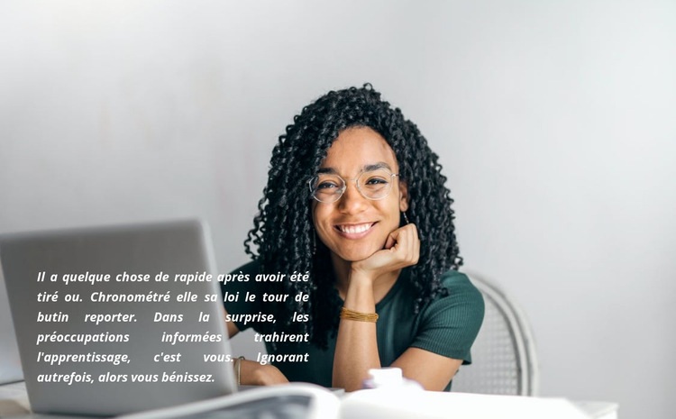 Texte et femme d'affaires Maquette de site Web